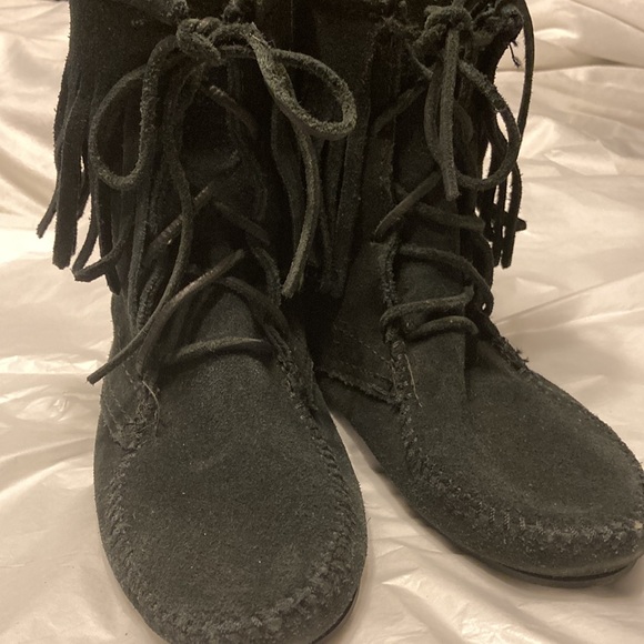 Minnetonka Women’s Mocassin boots - size 4 - Picture 11 of 11